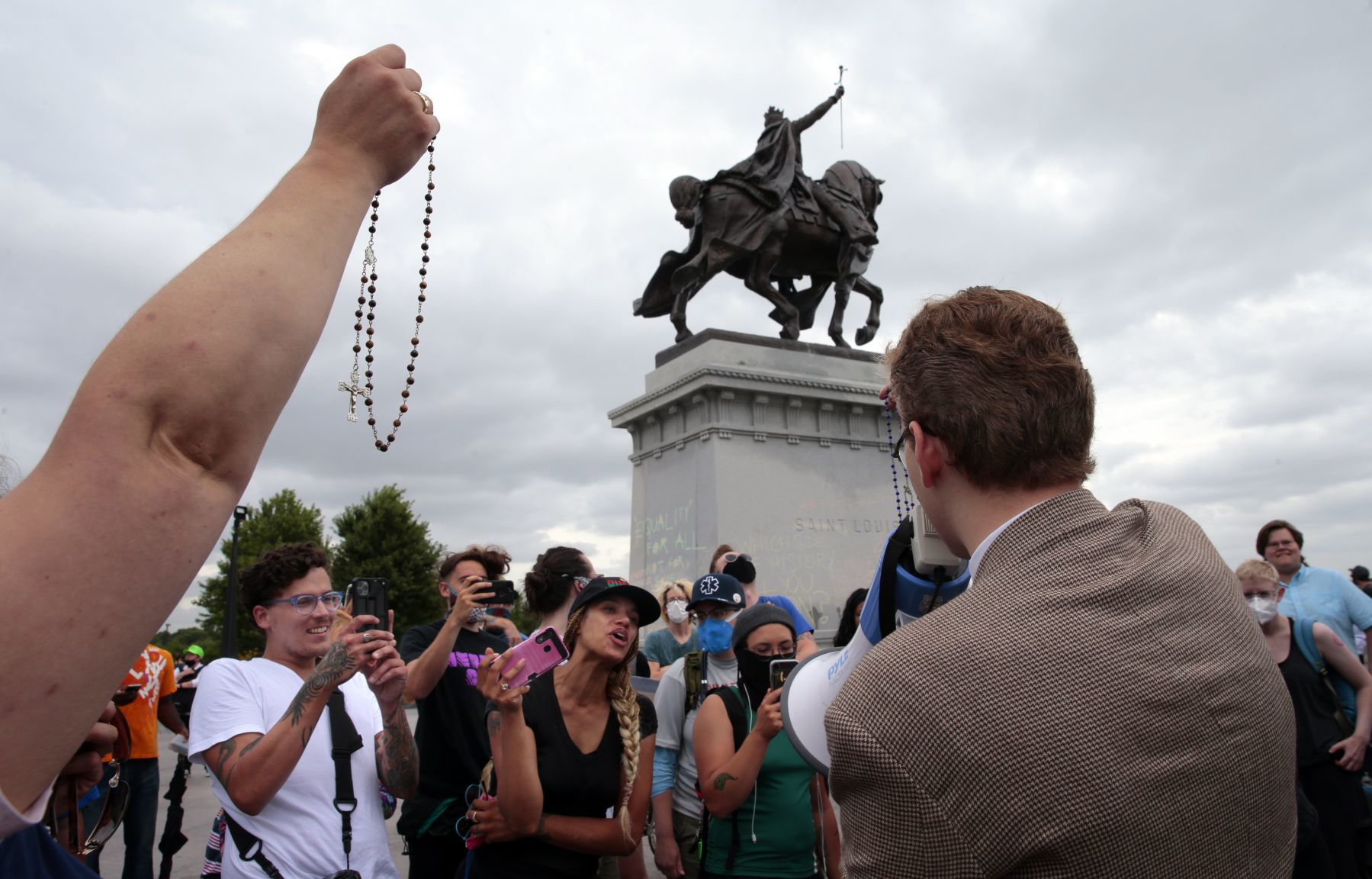 Protest over statue of St. Louis' namesake